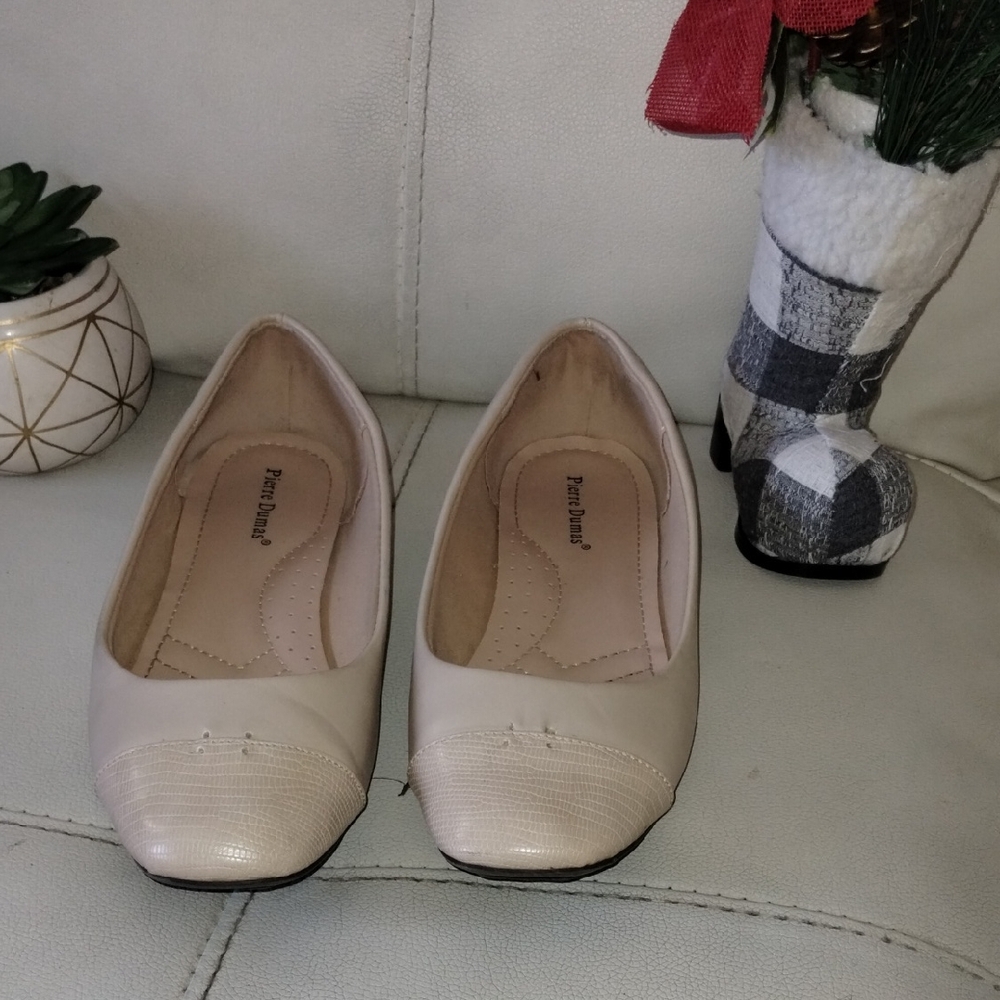 Pierre Dumas Cream Flats